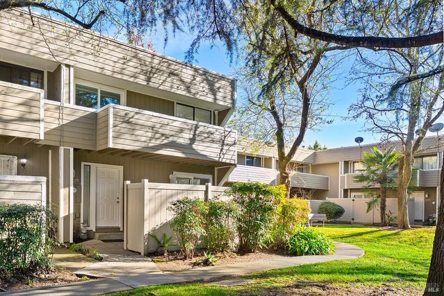 2125 W Steele Ln, Santa Rosa, CA 95403