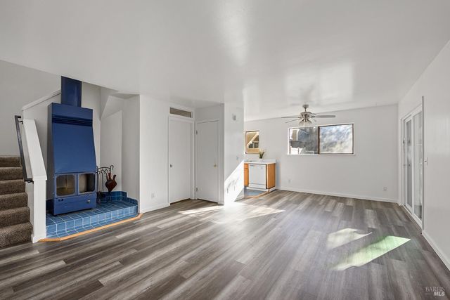 2125 W Steele Ln, Santa Rosa, CA 95403