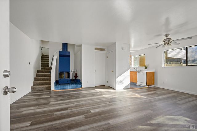 2125 W Steele Ln, Santa Rosa, CA 95403