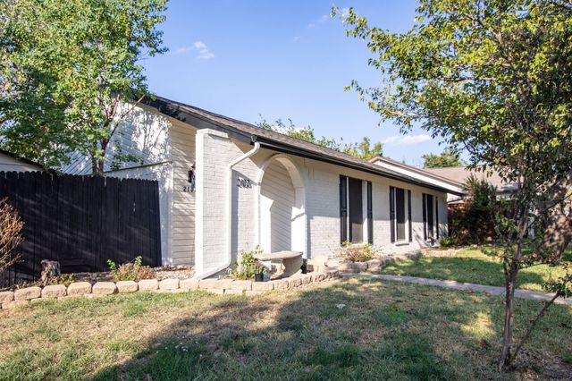 2103 Cedarcrest Drive, Carrollton, TX 75007