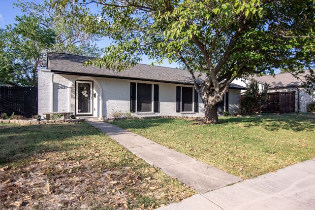 2103 Cedarcrest Drive, Carrollton, TX 75007