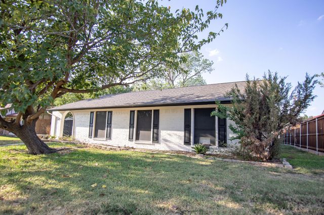 2103 Cedarcrest Drive, Carrollton, TX 75007