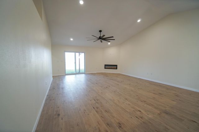202 E Lillian Avenue, Conrad, IA 50621