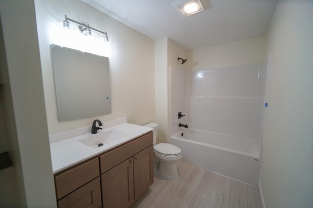 202 E Lillian Avenue, Conrad, IA 50621