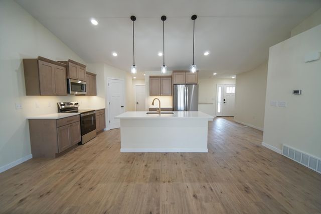 202 E Lillian Avenue, Conrad, IA 50621