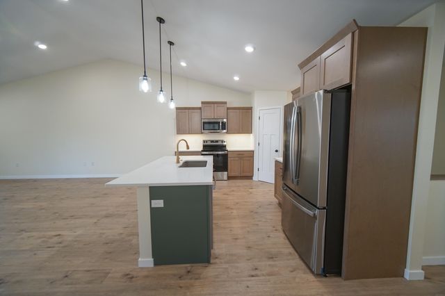 202 E Lillian Avenue, Conrad, IA 50621