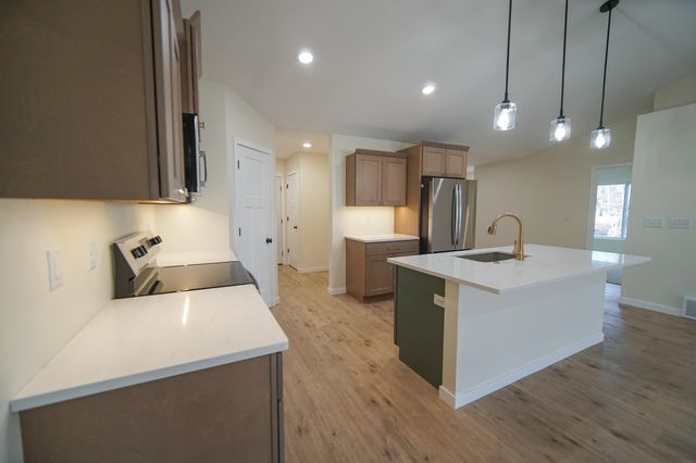 202 E Lillian Avenue, Conrad, IA 50621
