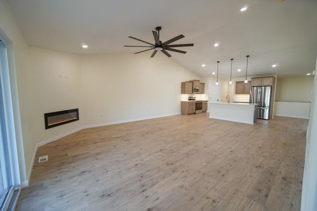 202 E Lillian Avenue, Conrad, IA 50621