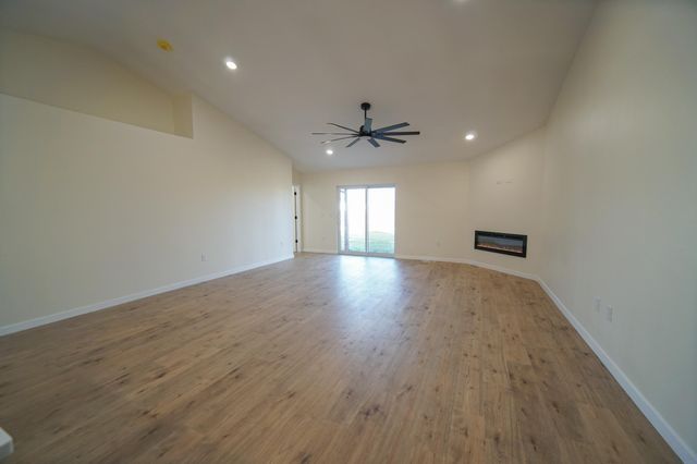 202 E Lillian Avenue, Conrad, IA 50621