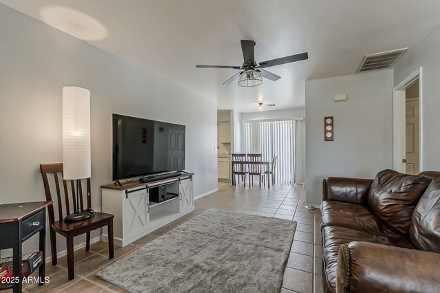 2011 S CLUBHOUSE Drive, Casa Grande, AZ 85194