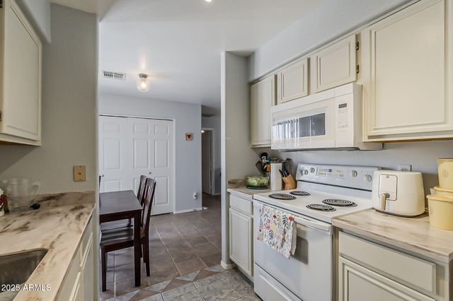 2011 S CLUBHOUSE Drive, Casa Grande, AZ 85194