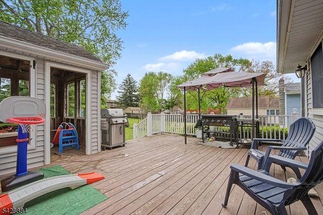 99 Oak St, Bridgewater Twp., NJ 08807