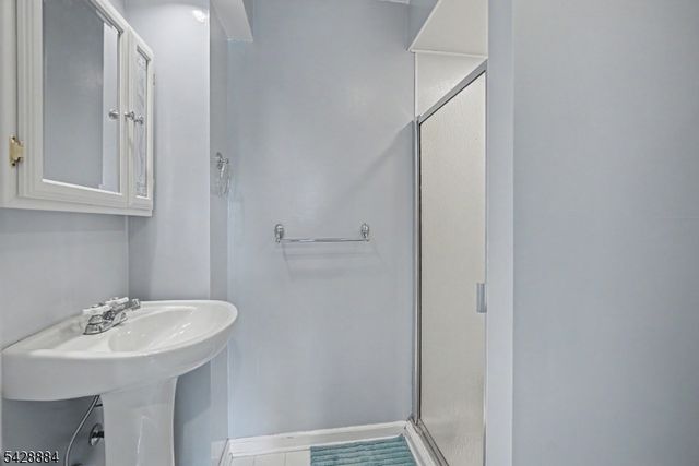 99 Oak St, Bridgewater Twp., NJ 08807