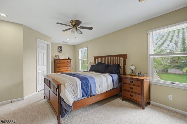 99 Oak St, Bridgewater Twp., NJ 08807