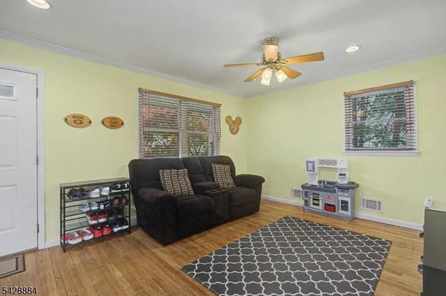 99 Oak St, Bridgewater Twp., NJ 08807