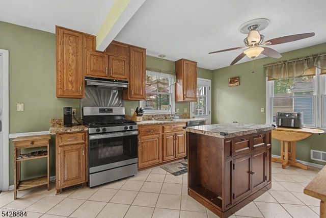 99 Oak St, Bridgewater Twp., NJ 08807