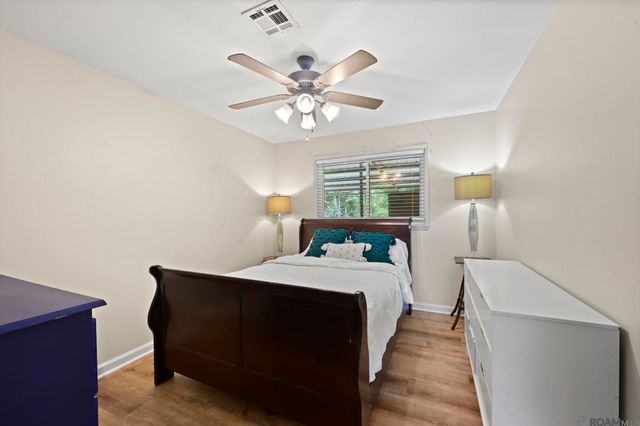 5285 Pine St, St Francisville, LA 70775