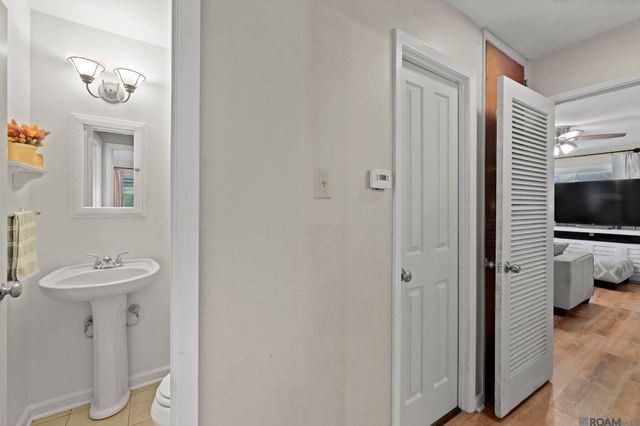 5285 Pine St, St Francisville, LA 70775