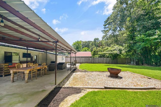 5285 Pine St, St Francisville, LA 70775