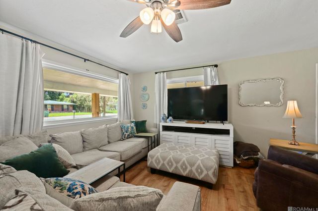 5285 Pine St, St Francisville, LA 70775