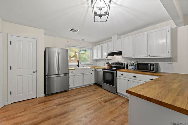 5285 Pine St, St Francisville, LA 70775