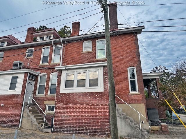 2 Arlington Court, Charleston, WV 25301