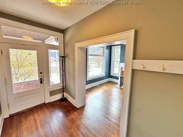 2 Arlington Court, Charleston, WV 25301