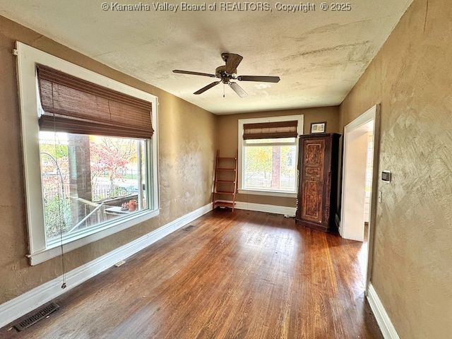 2 Arlington Court, Charleston, WV 25301