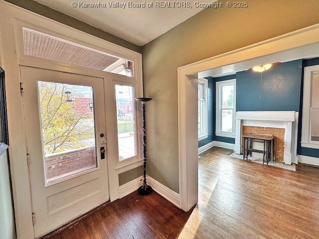 2 Arlington Court, Charleston, WV 25301