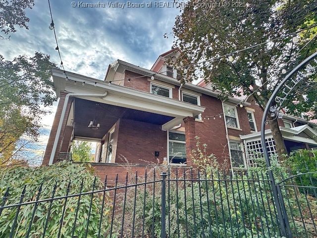 2 Arlington Court, Charleston, WV 25301