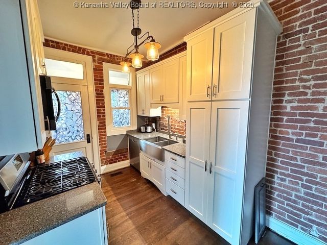 2 Arlington Court, Charleston, WV 25301