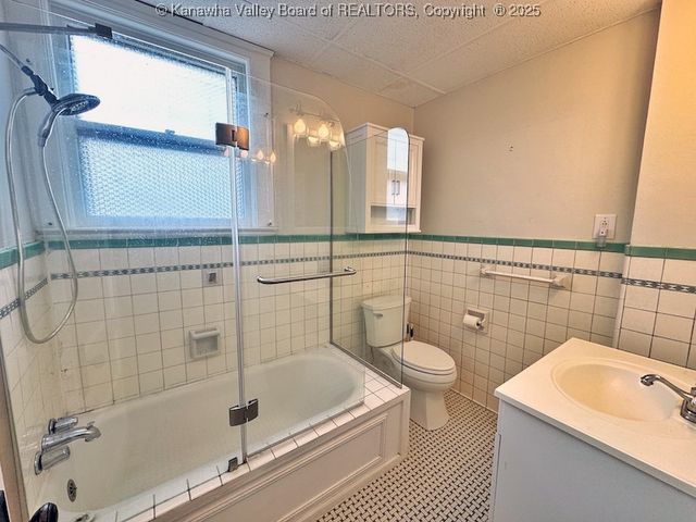 2 Arlington Court, Charleston, WV 25301