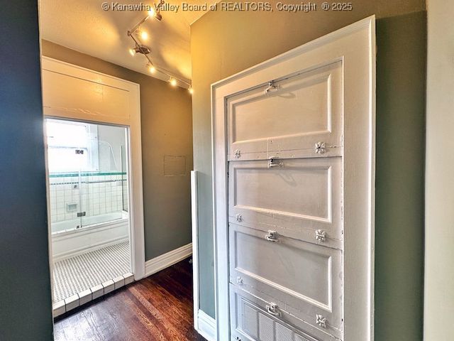 2 Arlington Court, Charleston, WV 25301