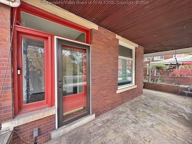 2 Arlington Court, Charleston, WV 25301