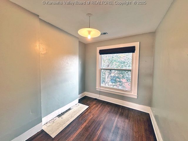 2 Arlington Court, Charleston, WV 25301