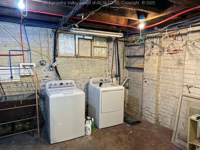 2 Arlington Court, Charleston, WV 25301