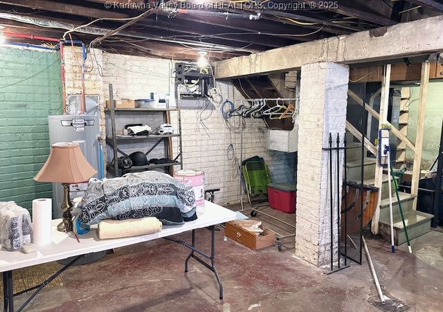 2 Arlington Court, Charleston, WV 25301