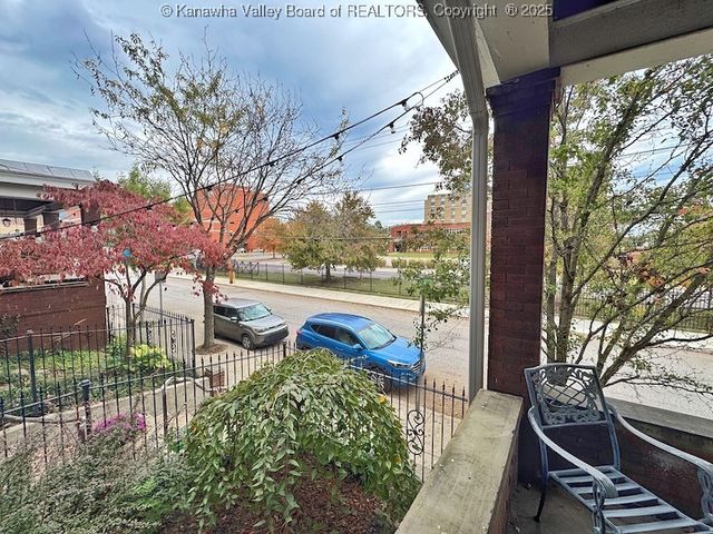 2 Arlington Court, Charleston, WV 25301
