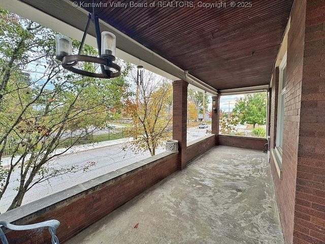 2 Arlington Court, Charleston, WV 25301