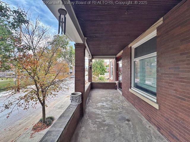 2 Arlington Court, Charleston, WV 25301