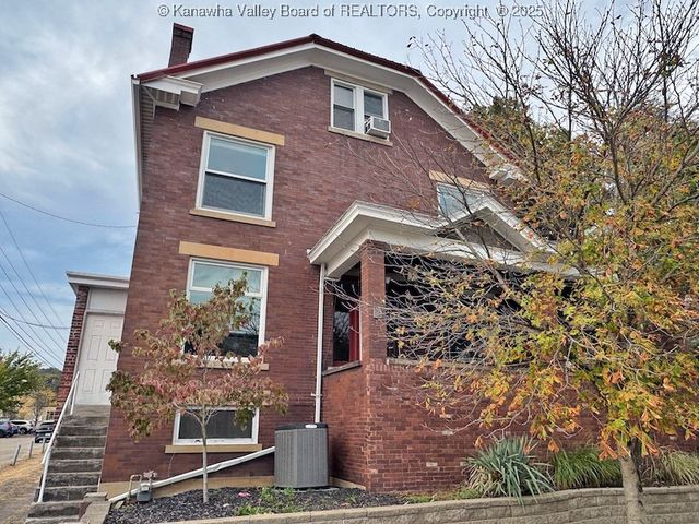 2 Arlington Court, Charleston, WV 25301