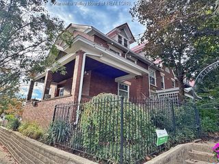 2 Arlington Court, Charleston, WV 25301