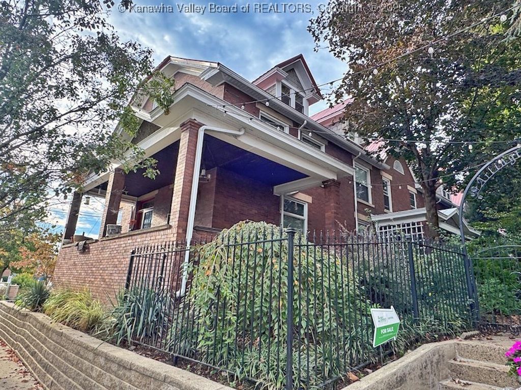 2 Arlington Court, Charleston, WV 25301