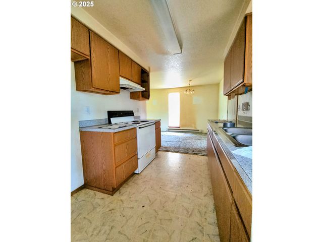 444 CHAR St, Roseburg, OR 97471
