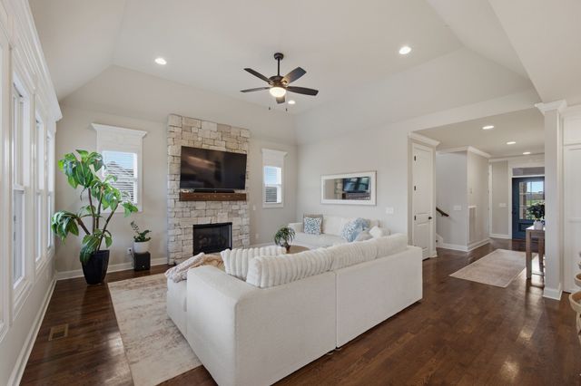 3041 Henley Way, Spring Hill, TN 37174
