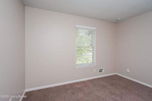 8204 Rochelle Rd, Louisville, KY 40228