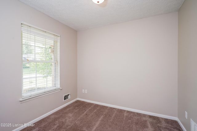 8204 Rochelle Rd, Louisville, KY 40228