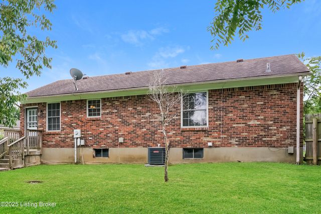 8204 Rochelle Rd, Louisville, KY 40228