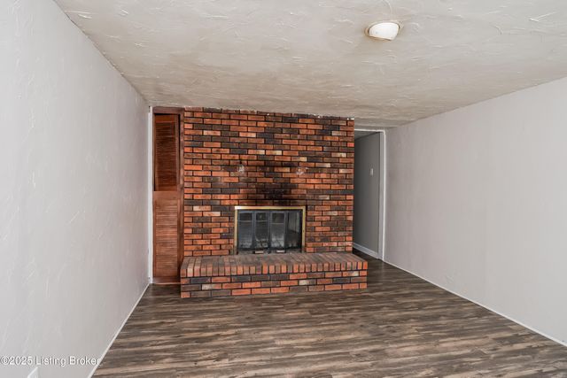 8204 Rochelle Rd, Louisville, KY 40228