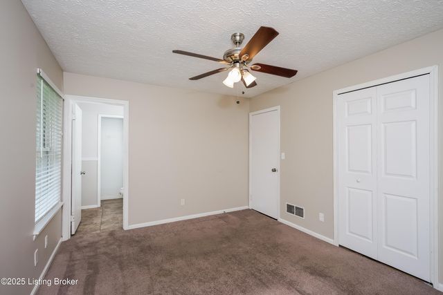 8204 Rochelle Rd, Louisville, KY 40228